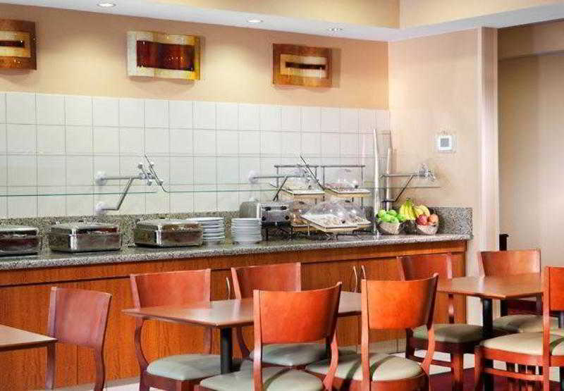 Sonesta Es Suites Dallas Central Expressway Restoran fotoğraf